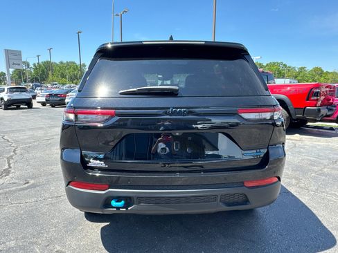 Used 2023 Jeep Grand Cherokee Trailhawk AWD/4WD image 4