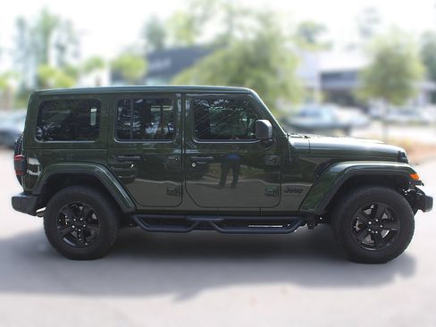 Used 2023 Jeep Wrangler Unlimited Sahara AWD/4WD image 13