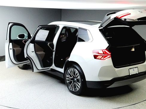 Used 2025 BMW X3 xDrive30i w/ Convenience Package image 18