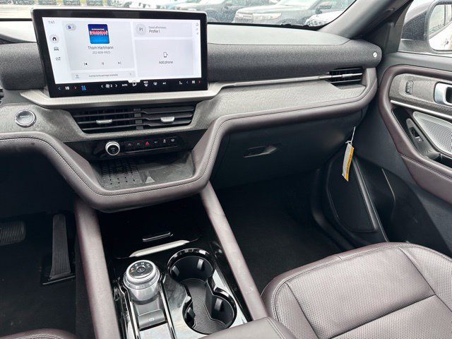 Certified 2025 Ford Explorer Platinum w/ Ultimate Package AWD/4WD image 21