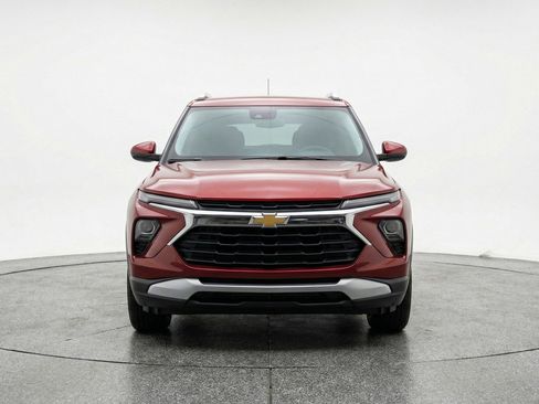 Used 2025 Chevrolet TrailBlazer LT image 2