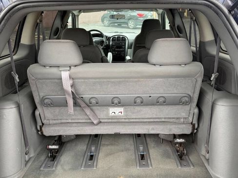 Used 2005 Dodge Caravan SXT image 16
