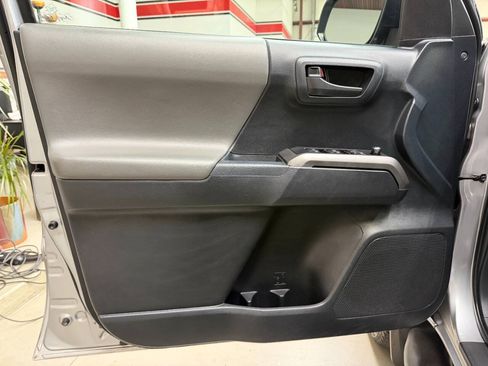 Used 2017 Toyota Tacoma SR5 w/ Tow Package AWD/4WD image 10