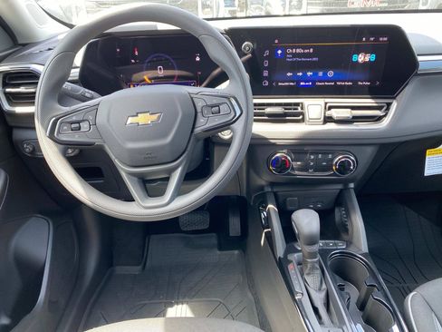 Used 2025 Chevrolet TrailBlazer LS w/ LS Convenience Package image 8