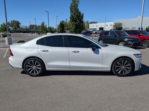 Used 2022 Volvo S60 B5 Momentum w/ Premium Package FWD image 2