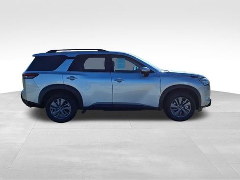 Used 2025 Nissan Pathfinder SV FWD image 9
