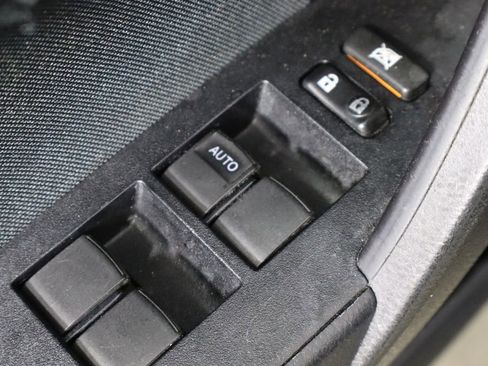 Used 2017 Toyota Corolla LE w/ Carpet Mat Package (TMS) FWD image 19
