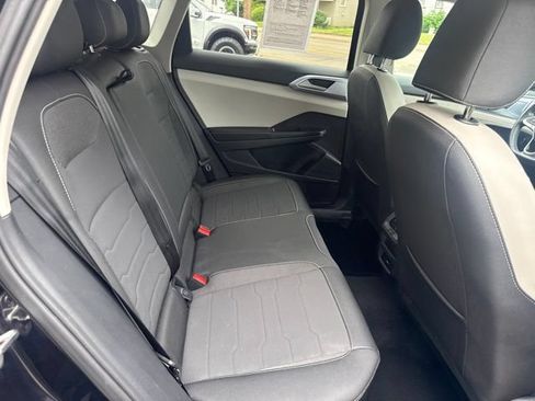 Used 2025 Volkswagen Taos SE AWD/4WD image 33
