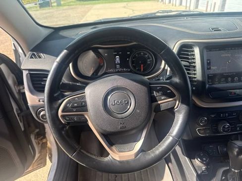 Used 2016 Jeep Cherokee Limited w/ Trailer Tow Group AWD/4WD image 13