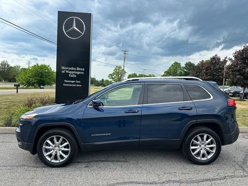 Used 2018 Jeep Cherokee Limited AWD/4WD image 2