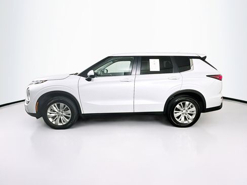 Used 2025 Mitsubishi Outlander ES AWD/4WD image 4
