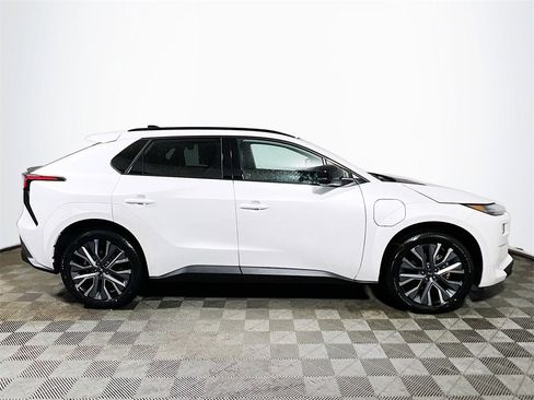 New 2026 Subaru Solterra Limited image 9