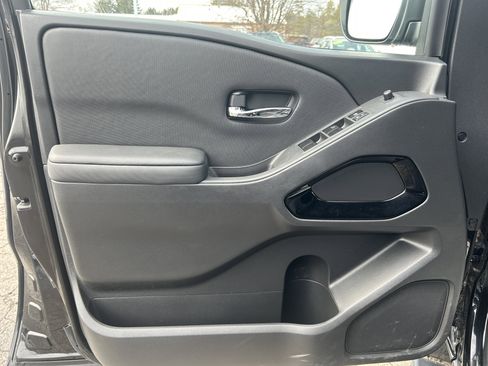 Used 2023 Nissan Frontier SV w/ Midnight Edition Package image 13