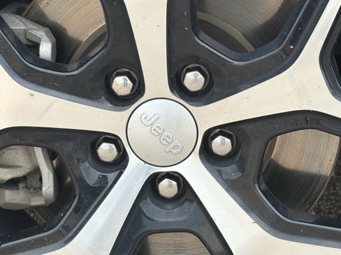 Used 2024 Jeep Compass Latitude AWD/4WD image 11