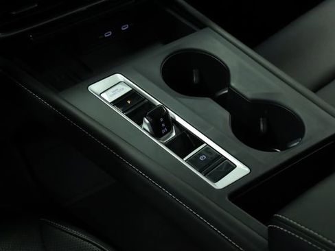 Used 2025 Volkswagen Atlas SE image 25