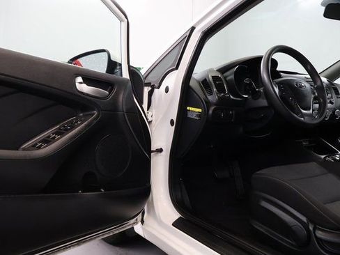 Used 2017 Kia Forte LX image 8