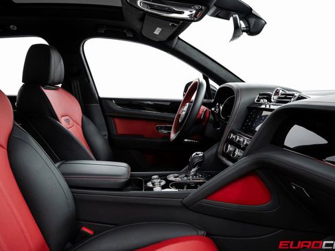 Used 2024 Bentley Bentayga image 33