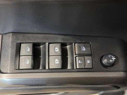 Used 2022 Toyota Tacoma TRD Off-Road AWD/4WD image 16