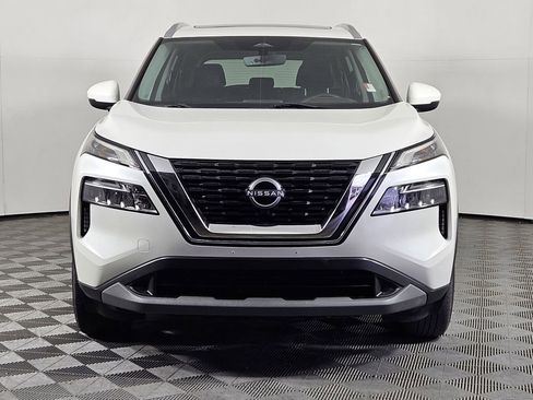 Used 2022 Nissan Rogue SV w/ SV Premium Package image 2