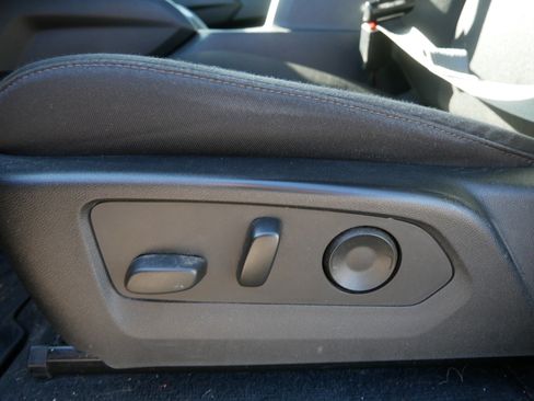 Used 2023 Chevrolet Colorado Trail Boss w/ Technology Package image 24