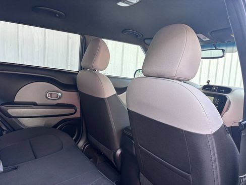 Used 2016 Kia Soul + FWD image 12