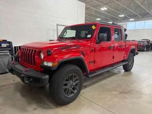 Used 2022 Jeep Gladiator Sport AWD/4WD image 1