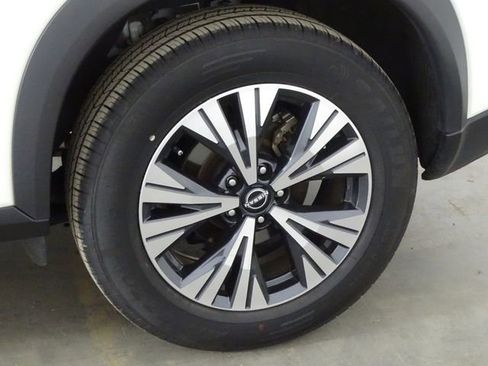 Used 2023 Nissan Rogue SV image 41