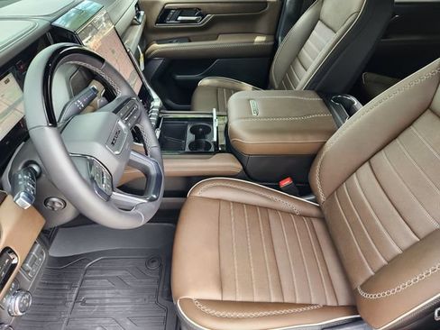 Used 2026 GMC Yukon Denali Ultimate w/ LPO, Floor Liner Package AWD/4WD image 9