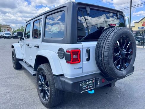 Used 2023 Jeep Wrangler Unlimited Sahara AWD/4WD image 5