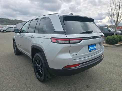 New 2026 Jeep Grand Cherokee Altitude image 3