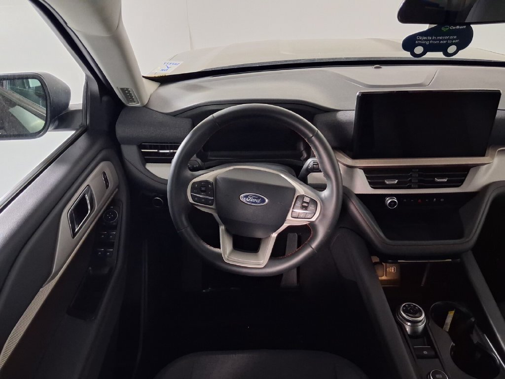 Used 2025 Ford Explorer Active AWD/4WD image 14