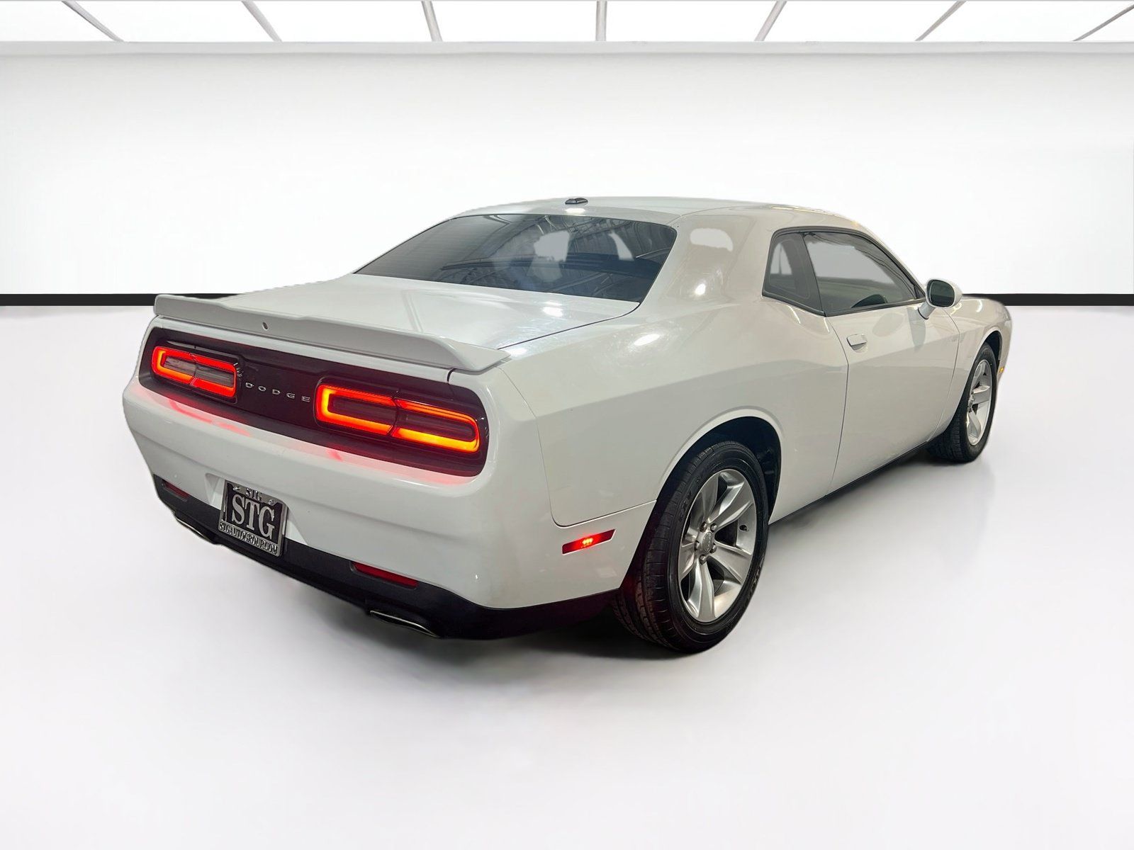 Used 2020 Dodge Challenger SXT RWD image 4
