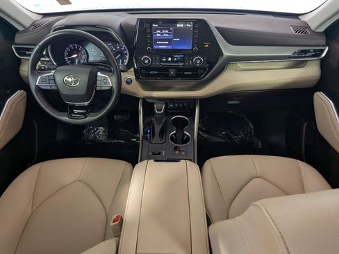 Used 2021 Toyota Highlander XLE FWD image 41