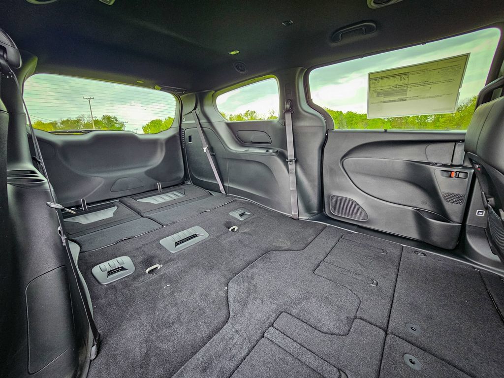 New 2027 Chrysler Pacifica Select AWD/4WD image 37