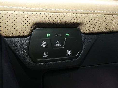 Used 2024 Volkswagen Atlas Cross Sport SE FWD image 29
