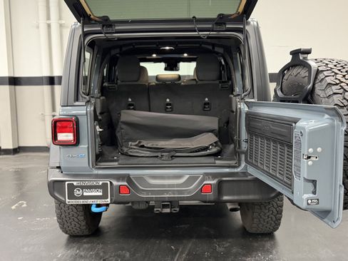 Used 2024 Jeep Wrangler Unlimited image 18