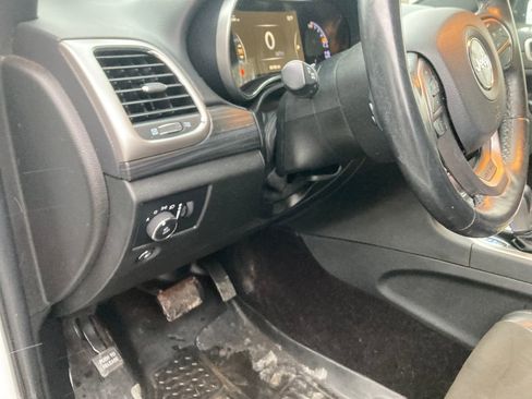 Used 2019 Jeep Grand Cherokee Altitude image 17