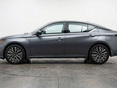 Used 2025 Nissan Altima 2.5 SV FWD image 5