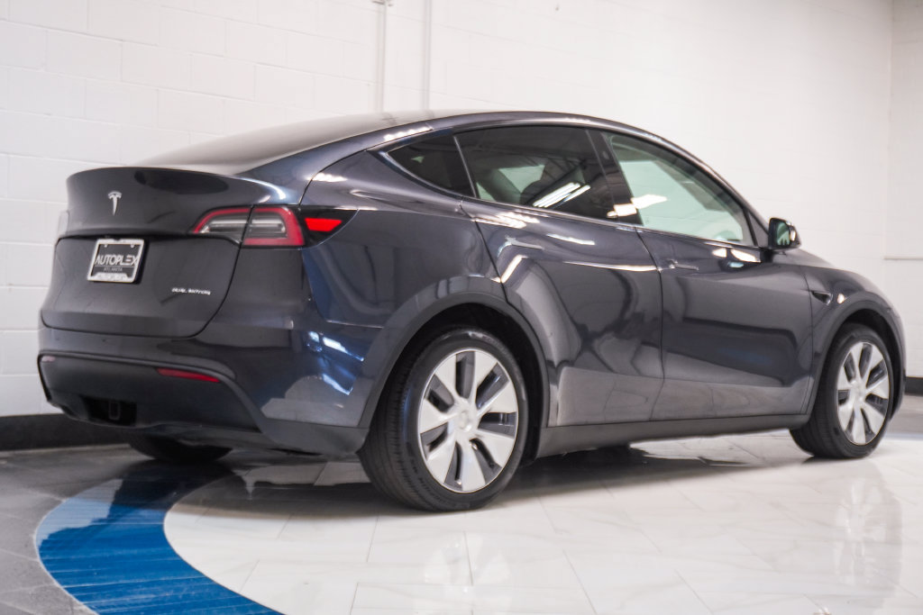 Used 2024 Tesla Model Y Long Range AWD/4WD image 24