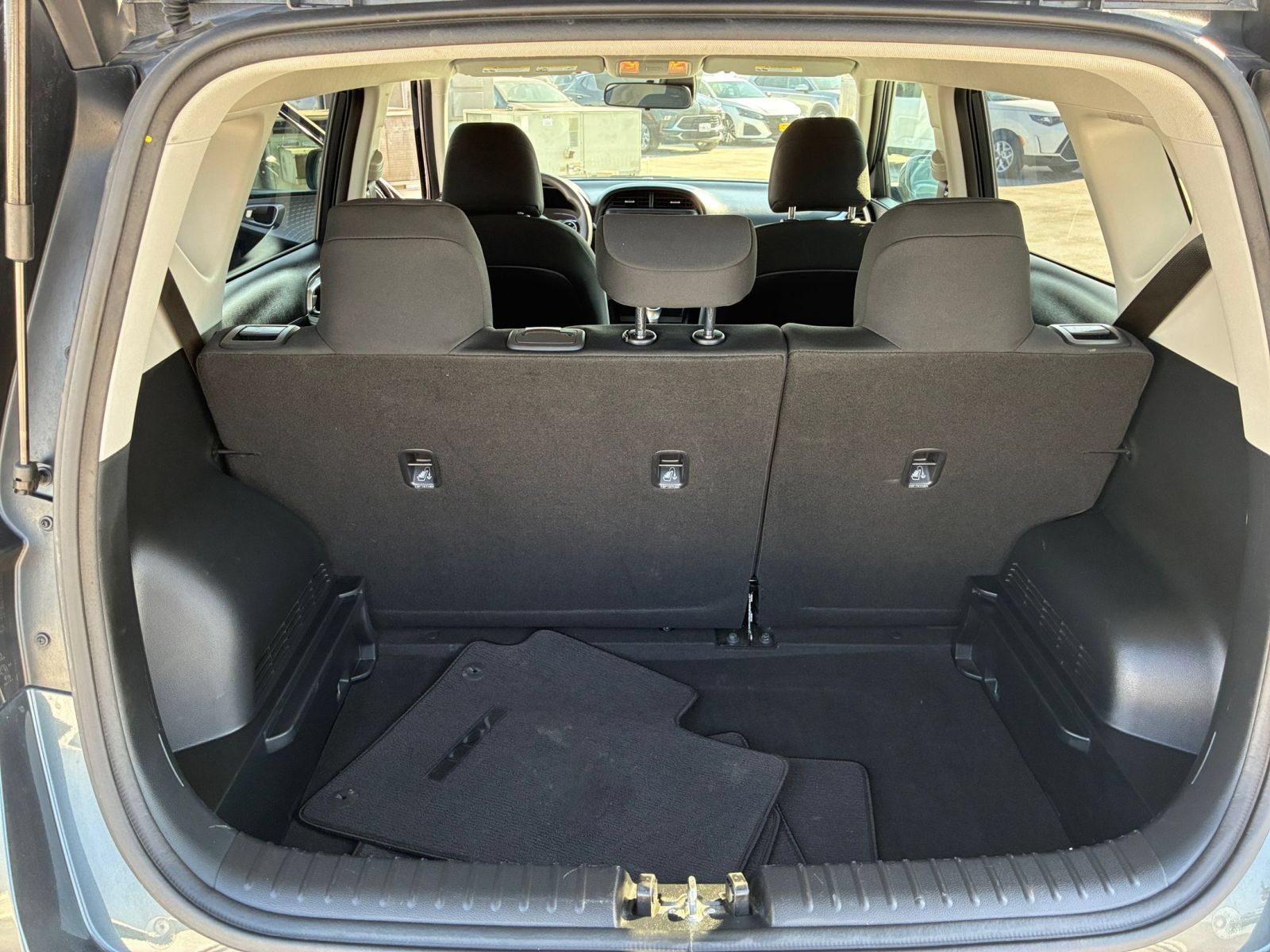 Used 2025 Kia Soul LX w/ LX Technology Package FWD image 27