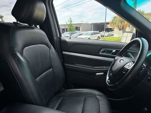 Used 2016 Ford Explorer XLT w/ Equipment Group 202A FWD image 12