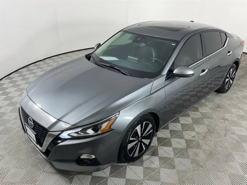 Used 2020 Nissan Altima 2.5 SL FWD image 2