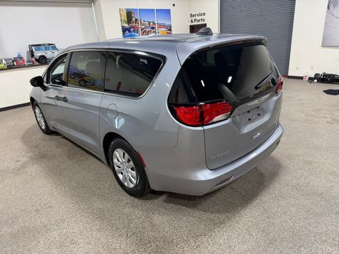 Used 2021 Chrysler Voyager L FWD image 19