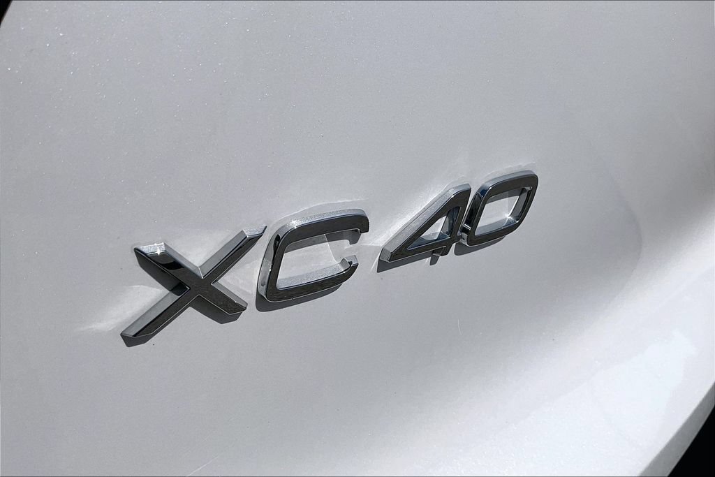 Used 2025 Volvo XC40 B5 Core AWD/4WD image 33