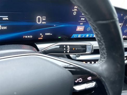 Used 2024 Cadillac Lyriq Luxury image 23