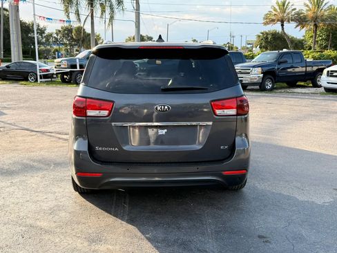 Used 2016 Kia Sedona EX FWD image 6
