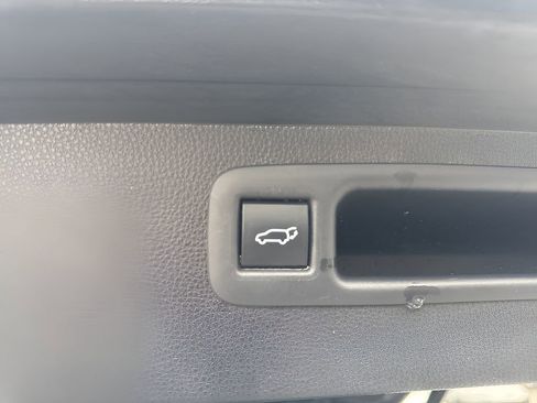 Used 2021 Toyota Highlander XLE image 31