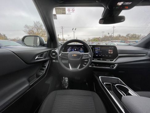 Used 2025 Chevrolet Equinox LT image 45