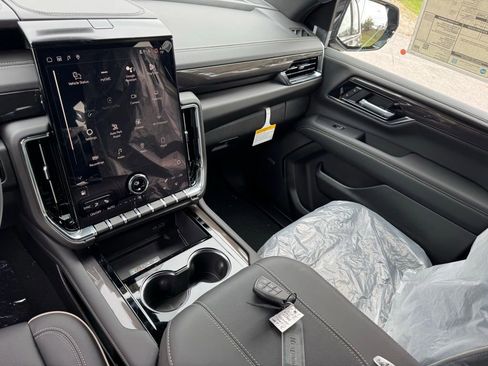 New 2026 GMC Yukon Elevation image 29