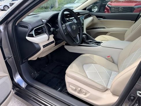 Used 2018 Toyota Camry XLE FWD image 12